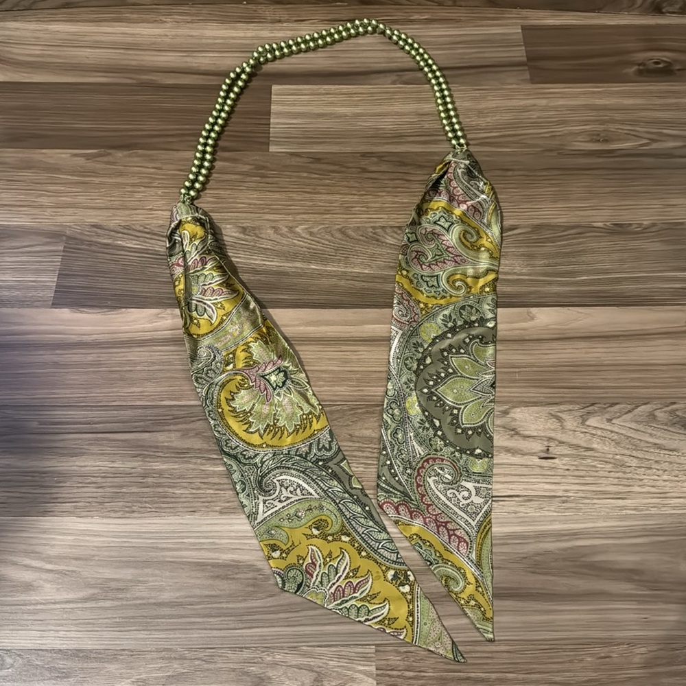 Vintage Necklace Faux Pearls Green Attached to Silk Abstract Scarf - Picture 12 of 17